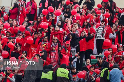 زنان استقلالی و پرسپولیسی در دو جایگاه جداگانه