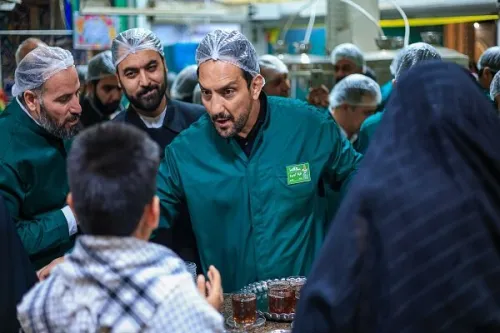 کشتی گیران خادم چایخانه امام رضا (ع) شدند به علاوه تصاویر