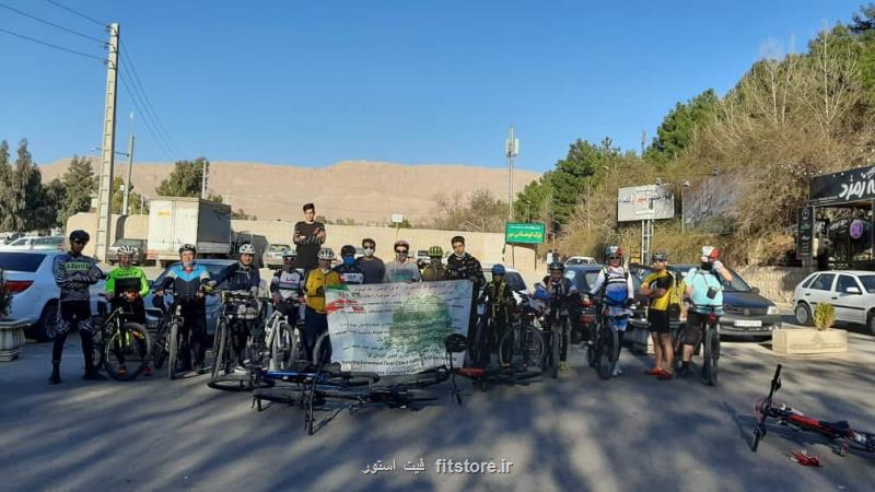 دوچرخه سواران حامی كادر درمان، دور ایران را ركاب می زنند